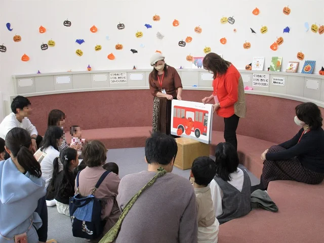 （中央図書館）おひざのうえのおはなし会 10月17日