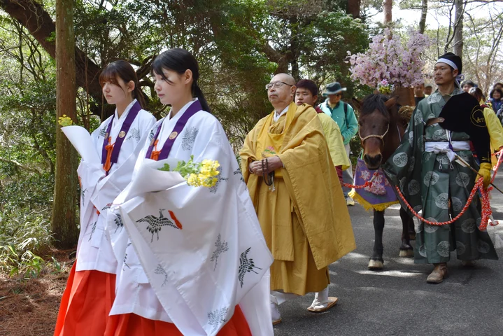 摩耶山春山開き「摩耶詣祭」