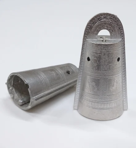 八稜鏡（大），古銅製，時代物，重約1100克 八稜鏡（大），古銅製，時代物，重約1100克 工芸品